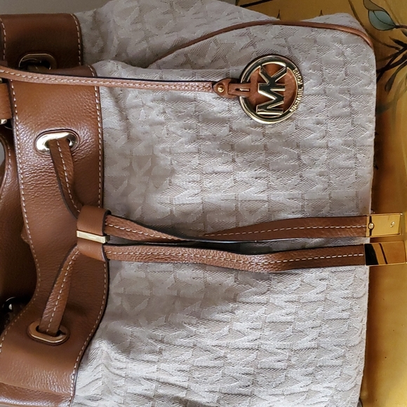 Handbag - Picture 4 of 4